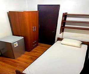 <p>Arriendo pieza baño privado Las Condes</p>