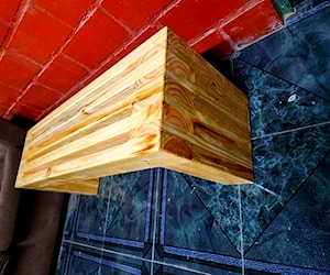 <p>Banqueta de madera</p>