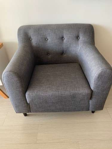 <p>VENDO SOFA</p>