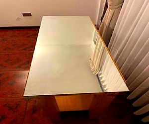 <p>Mesa de arrimo</p>