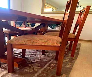 <p>Vendo juego de 6 sillas de comedor de madera Roble</p>