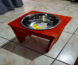 <p>En venta comederos para perros o gatos</p>