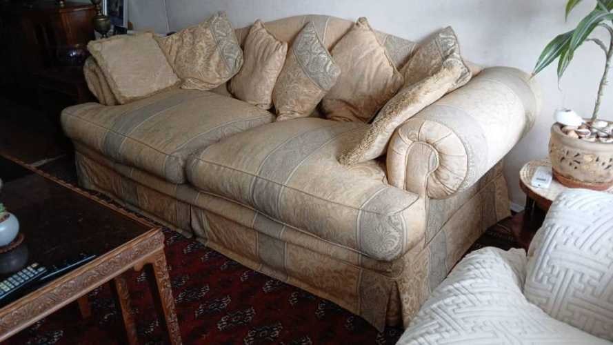 <p>SOFA EN MUY BUEN ESTADO</p>