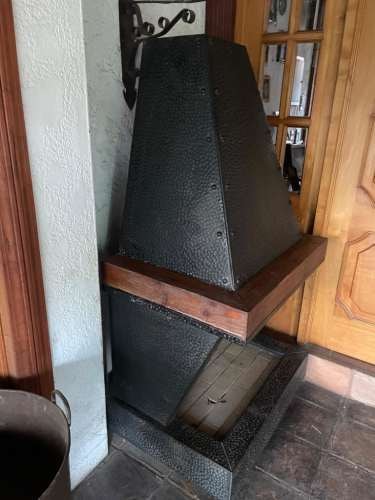 <p>VENDO CHIMENEA de FIERRO MARTILLADO CUPERFI</p>