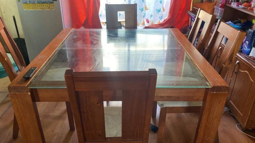 <p>Comedor 6 sillas cubierta vidrio</p>