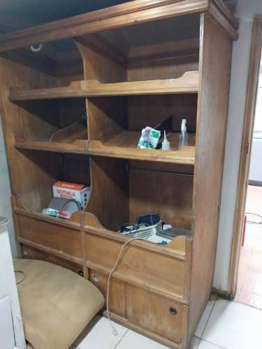 <p>Mueble exhibidor de pan 1.80 de alto por 1.50 ancho</p>