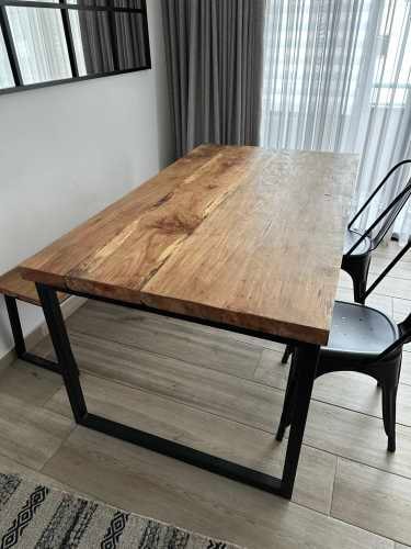 <p>Vendo mesa de comedor industrial con cubierta de roble de 90 x 169 x 76</p>