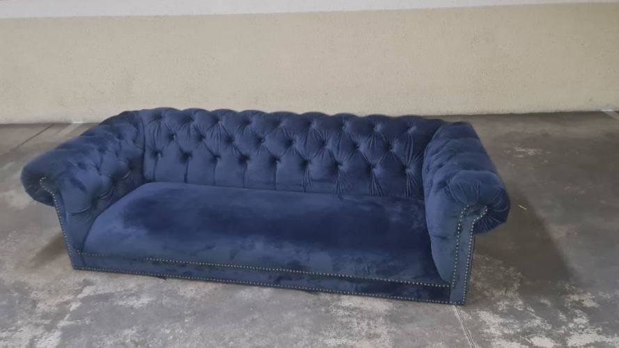 <p>Sofá sillón capitone felpa azul</p>