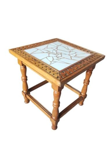 <p>Mesa de centro con mosaico de ceramica</p>