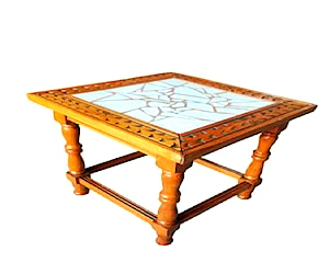 <p>Mesa de centro con mosaico de ceramica</p>