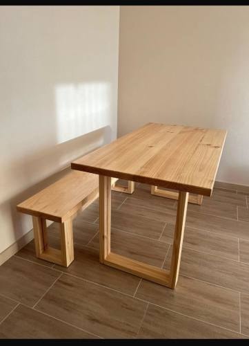 <p>Mesa comedor + banca</p>