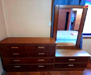 <p>Se vende mueble comoda con espejo y 6 cajones</p>