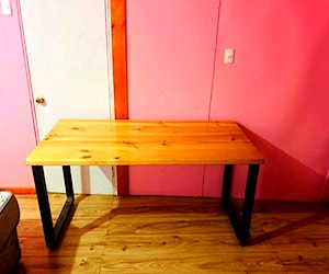 <p>Mesa de madera</p>