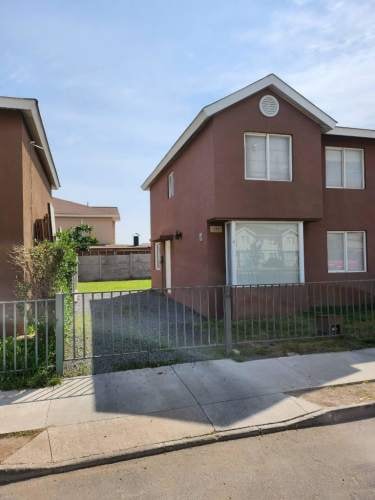 Casa 3d, 2baños y medio, Valle Grande, con pasto, cortinas y lámparas