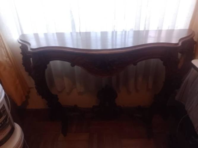 <p>Mesa de arrimo antigua</p>