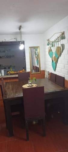 <p>Se vende hermoso comedor</p>