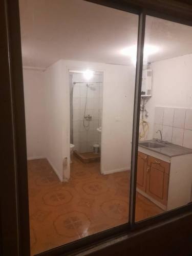 <p>Se arrienda pieza con baño propio av mapocho</p> image