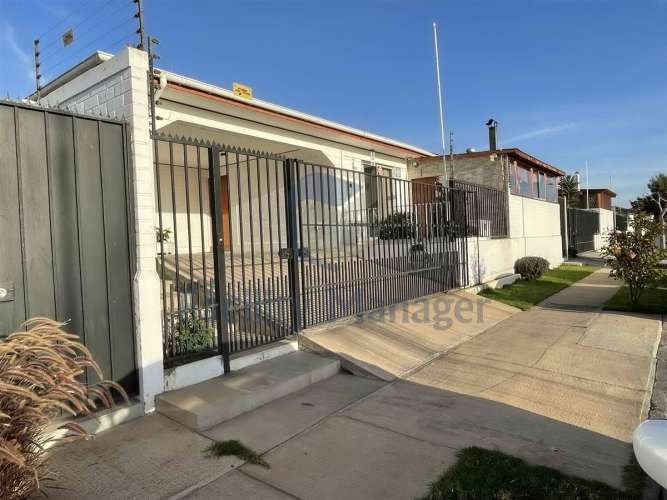 CASA Gabriela Mistral con Los Lúcumos