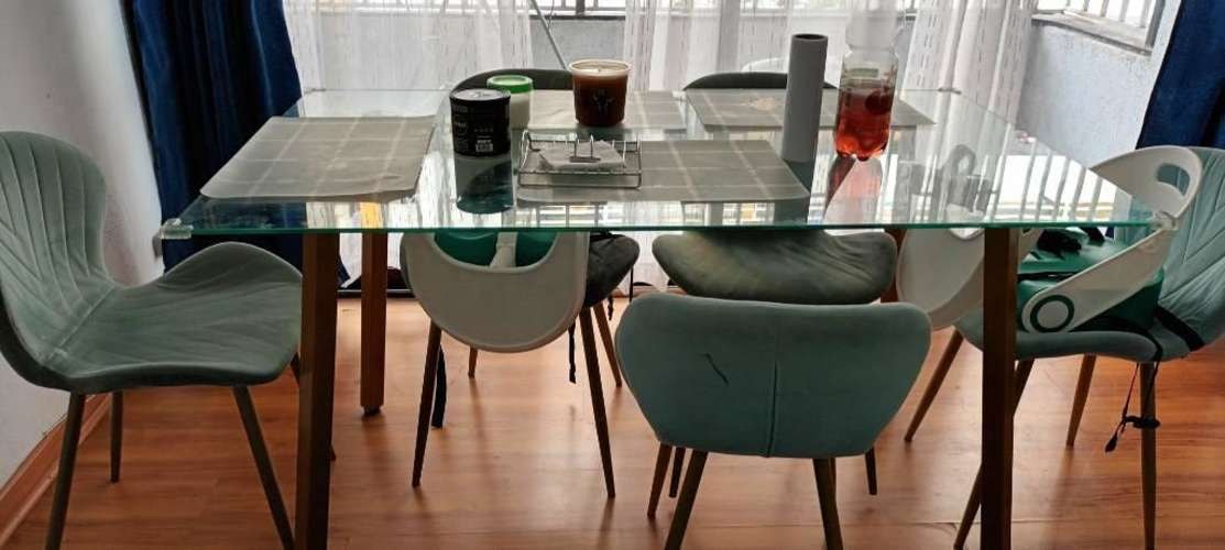 <p>Vendo Comedor 120.000 Execlente Estado</p>