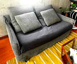 <p>sofa gris - marca MILK</p>