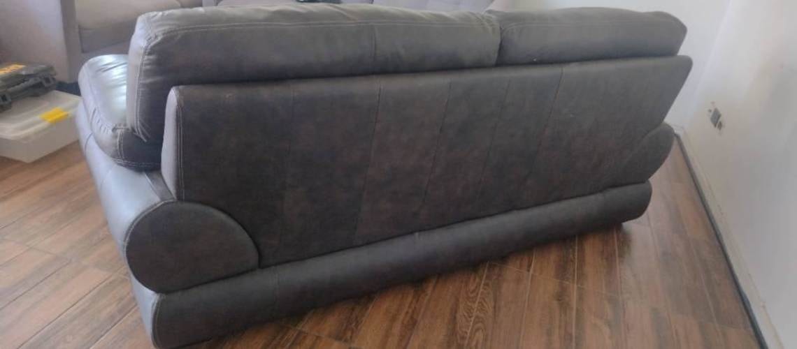 <p>Sofa de cuero</p>