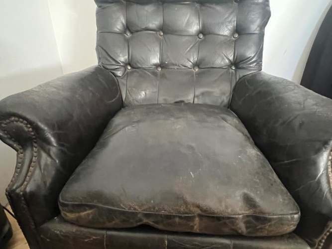 <p>Sillon de Cuero Grueso $35.000.- en Mejillones</p>