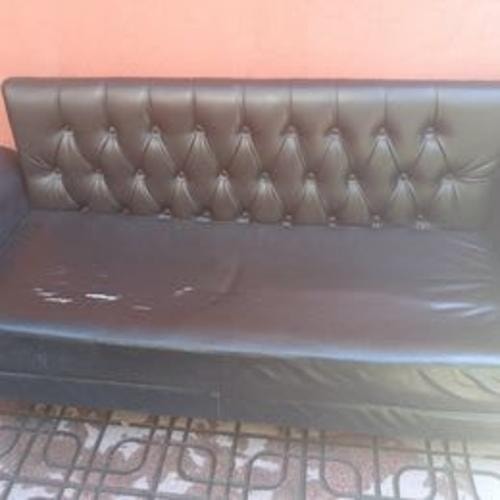 <p>Sillon de cuero negro sintetico</p>