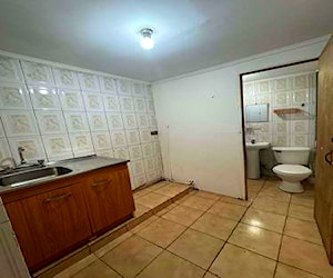 <p>Pieza con baño privado</p>