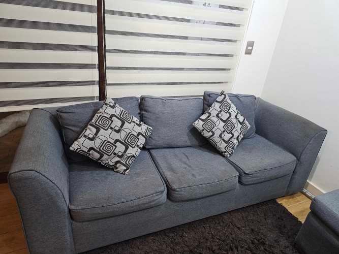 <p>Venta Sofa y Mesa de Centro</p>