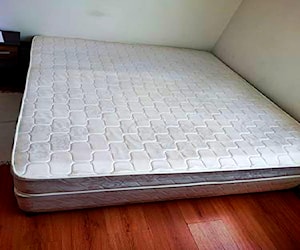 <p>Cama de Dos Plazas con Base Dividida en Venta</p>