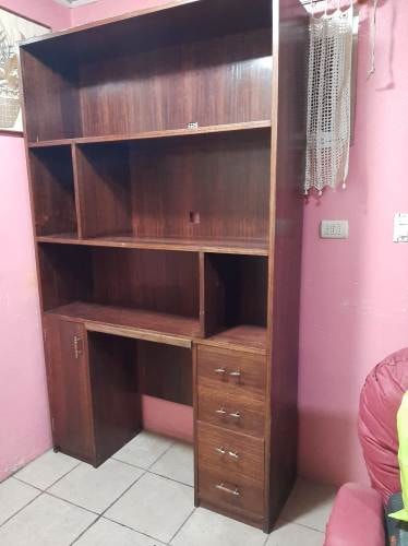 <p>Mueble estilo librero con pequeño escritorio $40.000 | Mueble TV rack $30.000</p>