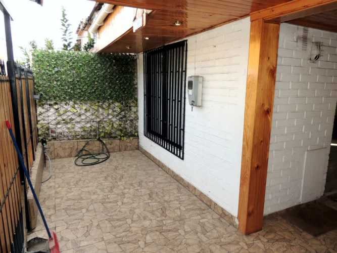 ARRIENDO IMPECABLE CASA EN BARRIO TRANQUILO Y FAMI