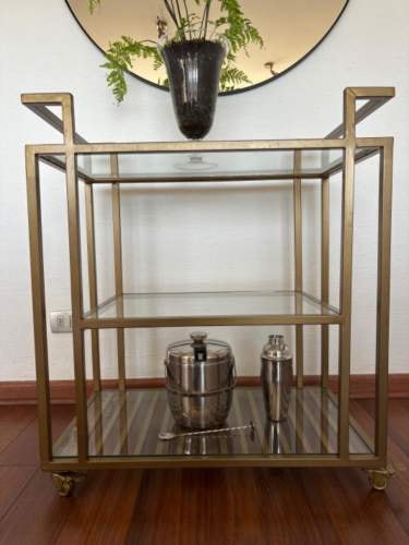 <p>Elegante Carrito de Bar</p>