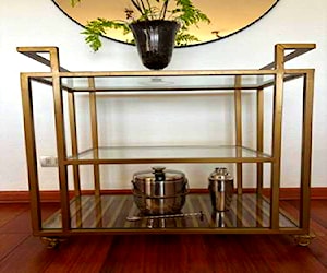 <p>Elegante Carrito de Bar</p>