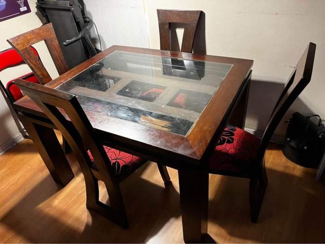 <p>Comedor de Roble / Remato</p>