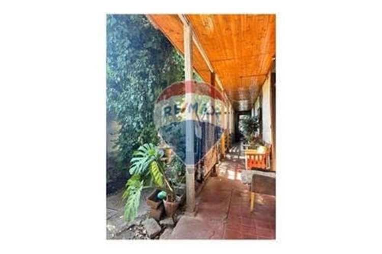 Casa con potencial comercial en centro de rgua