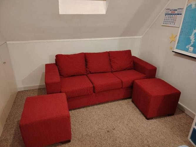 <p>Sillón 3 cuerpos y 2 puff</p>