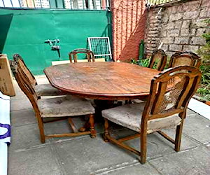 <p>Comedor con 6 sillas</p>