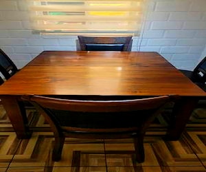 <p>Comedor con 6 sillas</p>