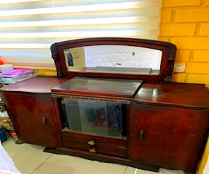 <p>Mueble con espejo Marca Philips edición limitada  de los años 60</p>