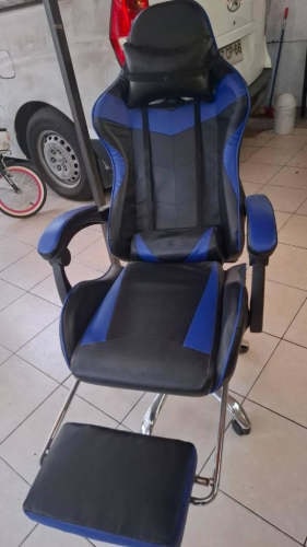 <p>Silla gamer azul</p>