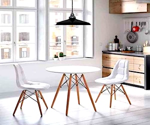 <p>Mesa Eames 80 cm +  2 sillas acolchadas</p>