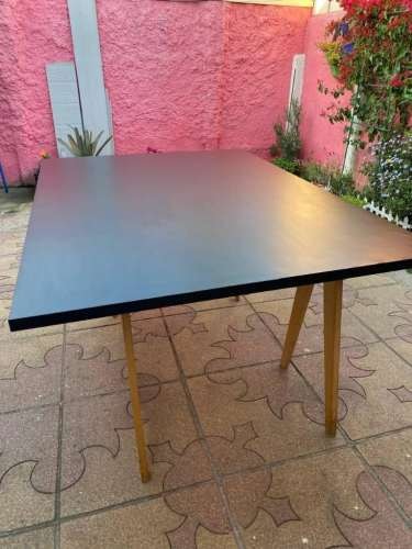 <p>Se vende Mesa</p>