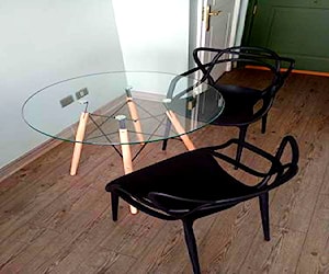 <p>Mesa comedor + 2 sillas</p>