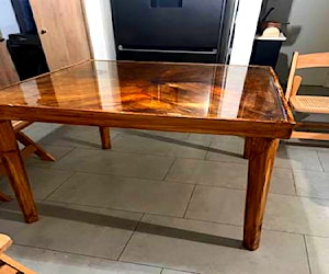 <p>Vendo mesa de comedor de 80cm x 80cm</p>