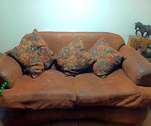 <p>Sofa grande 2 cuerpos en buen estado</p>