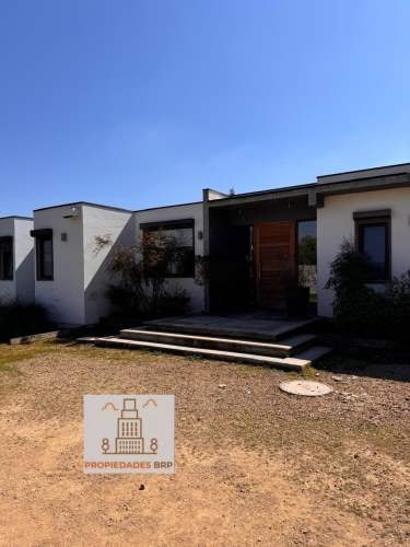 SE ARRIENDA HERMOSA Y AMPLIA PARCELA  EN SECTOR ZAPALLAR CON CASA 5 DORM 3 BAÑOS 10 ESTAC