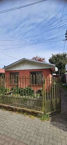 Central frente a la plaza Casa habitación