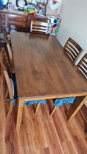 <p>Comedor de madera 6 sillas</p>