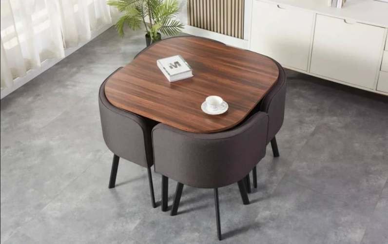 <p>Comedor 4 sillas nuevo</p>